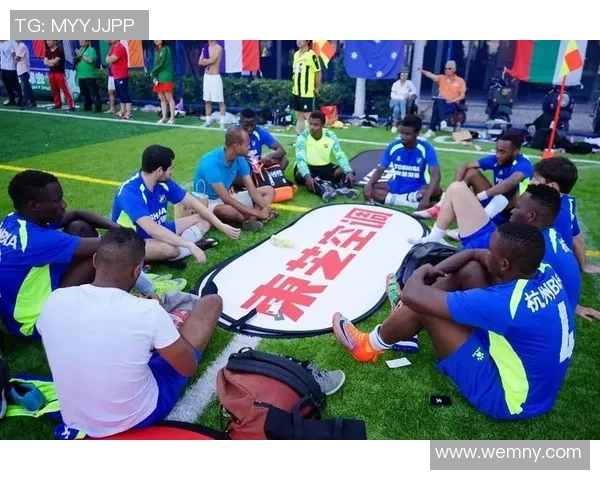 杭州足球队速度之争引发热议球迷与专家观点碰撞分析 杭州足球队速度之争引发热议球迷与专家观点碰撞分析